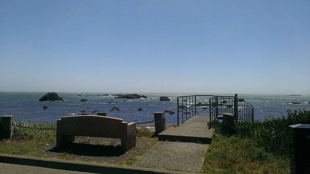 Foto 4 von 23: Coastal Cottage, weniger als einen Block zum Strand, Crescent City, Ca
