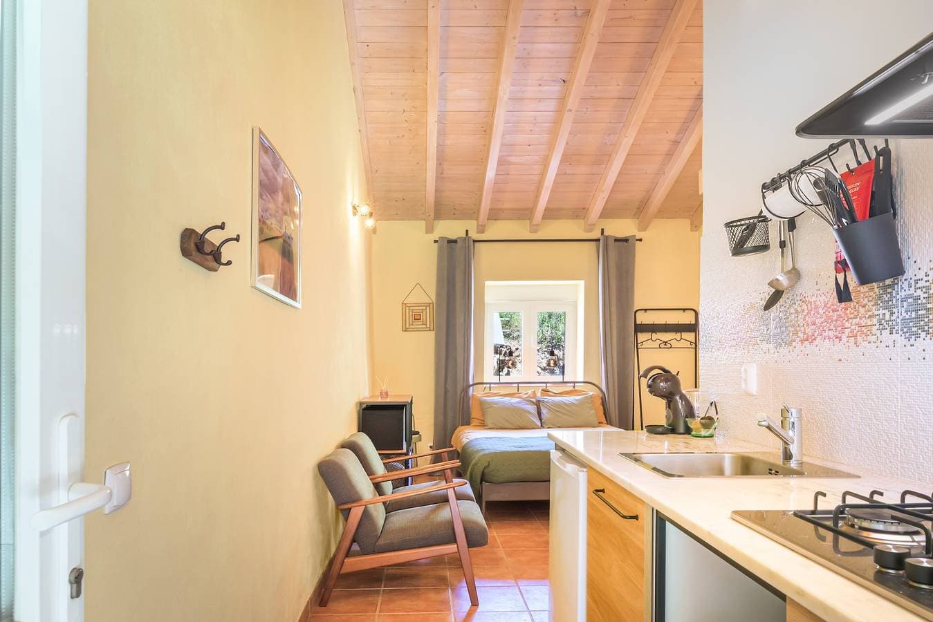 Foto 6 von 24: Ferienwohnung 'Sunny' mit Bergblick, Gemeinschaftspool und Wi-Fi