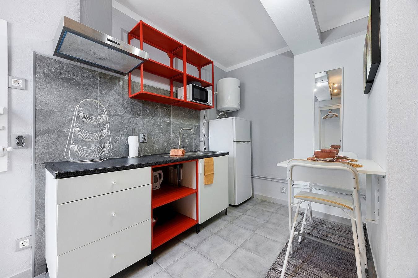 Foto 4 von 16: Studio-Apartment 'Economy für Zwei in Lagos' mit Gemeinschaftspool, WLAN und Klimaanlage