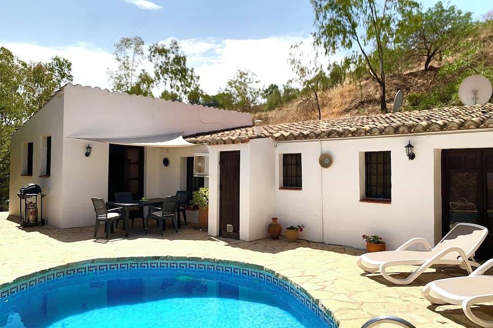 Private neu renovierte Villa mit spektakulärem Blick auf das Land, eigenem Pool, Garten 1