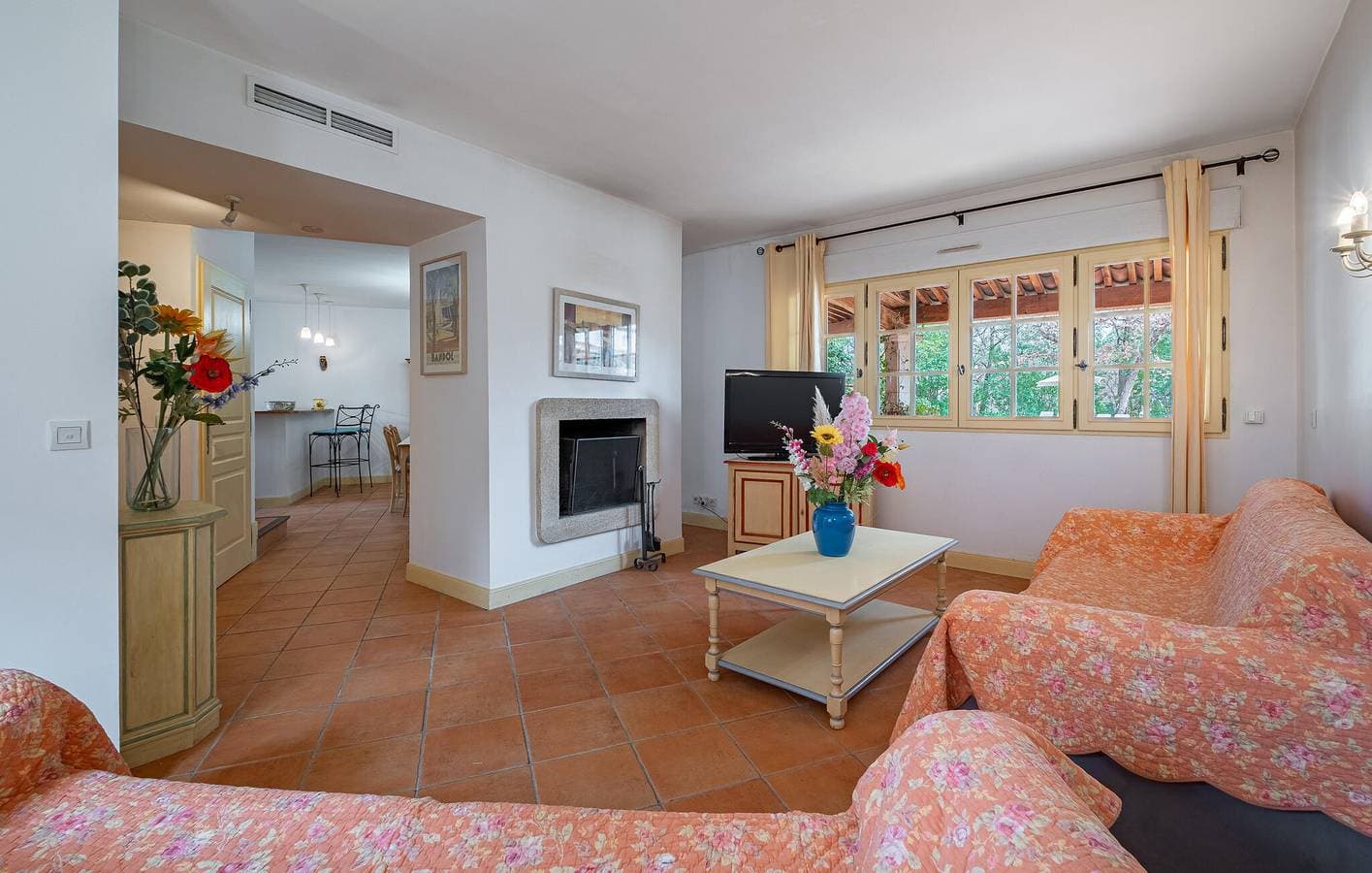 Foto 6 von 25: Poolside Getaway: 120qm mit AC, Parkplatz & WiFi