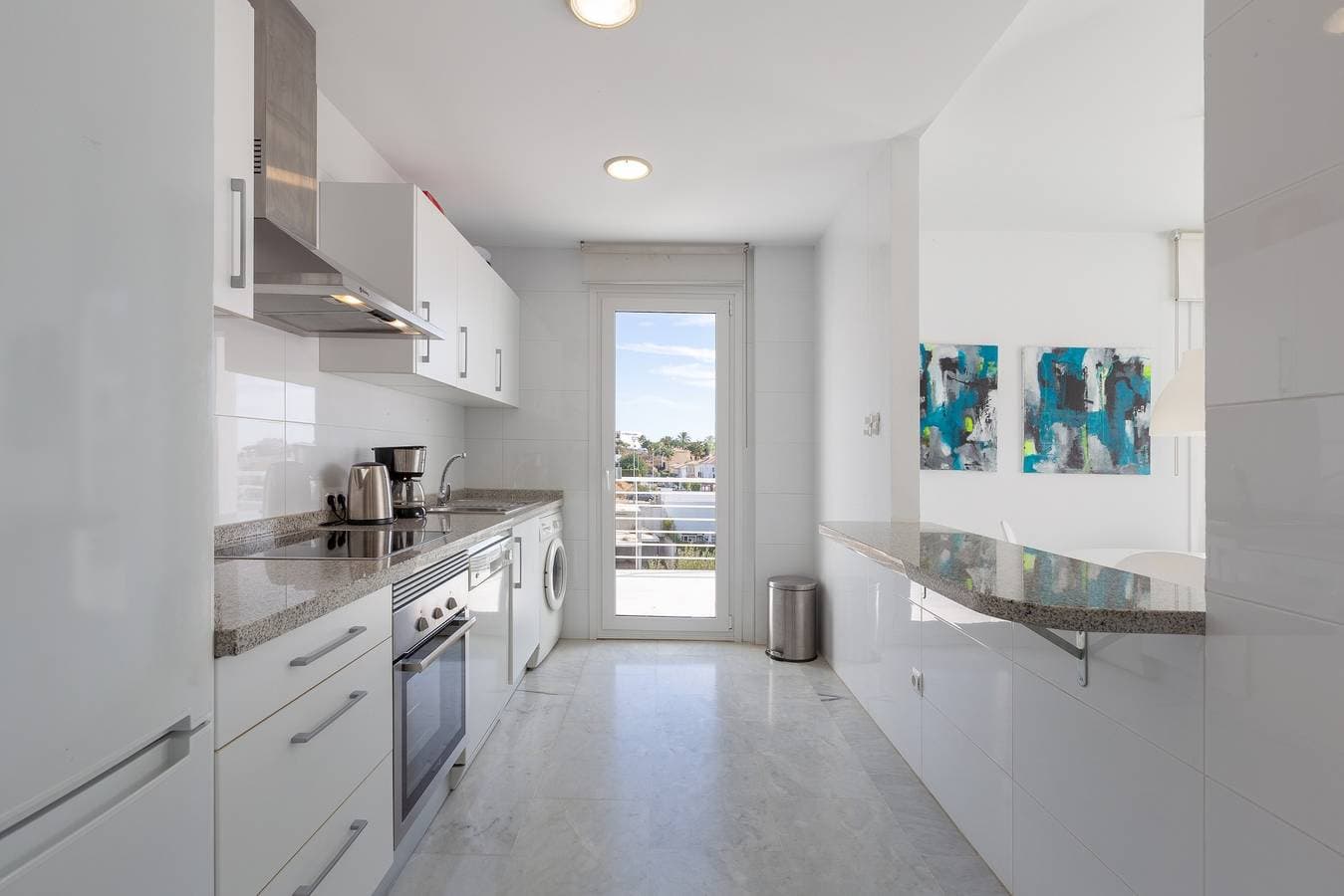 Foto 8 von 25: Schöne Ferienwohnung mit Sonnenterrasse, Pool und Meerblick