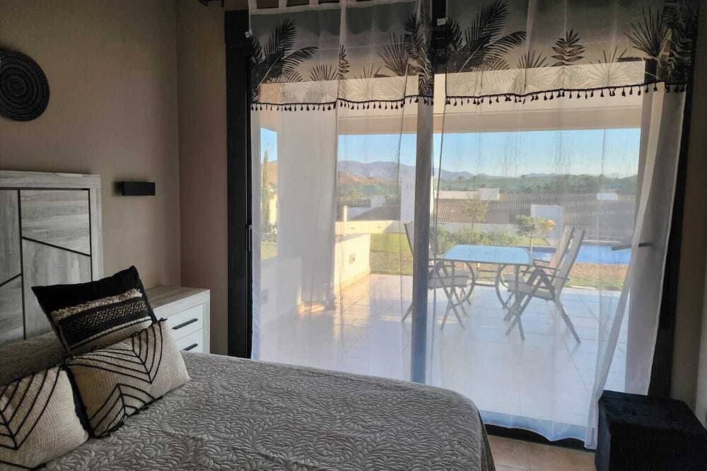Foto 4 von 30: Bajo con Vistas a la Piscina en Valle del Este Golf