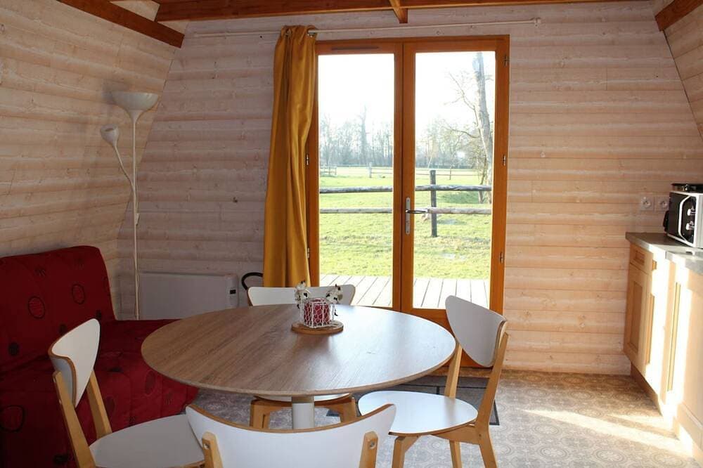 Foto 10 von 15: 2**Lodge Bois Confort 5 minutes from the beach and 10 minutes from Pointe du Hoc