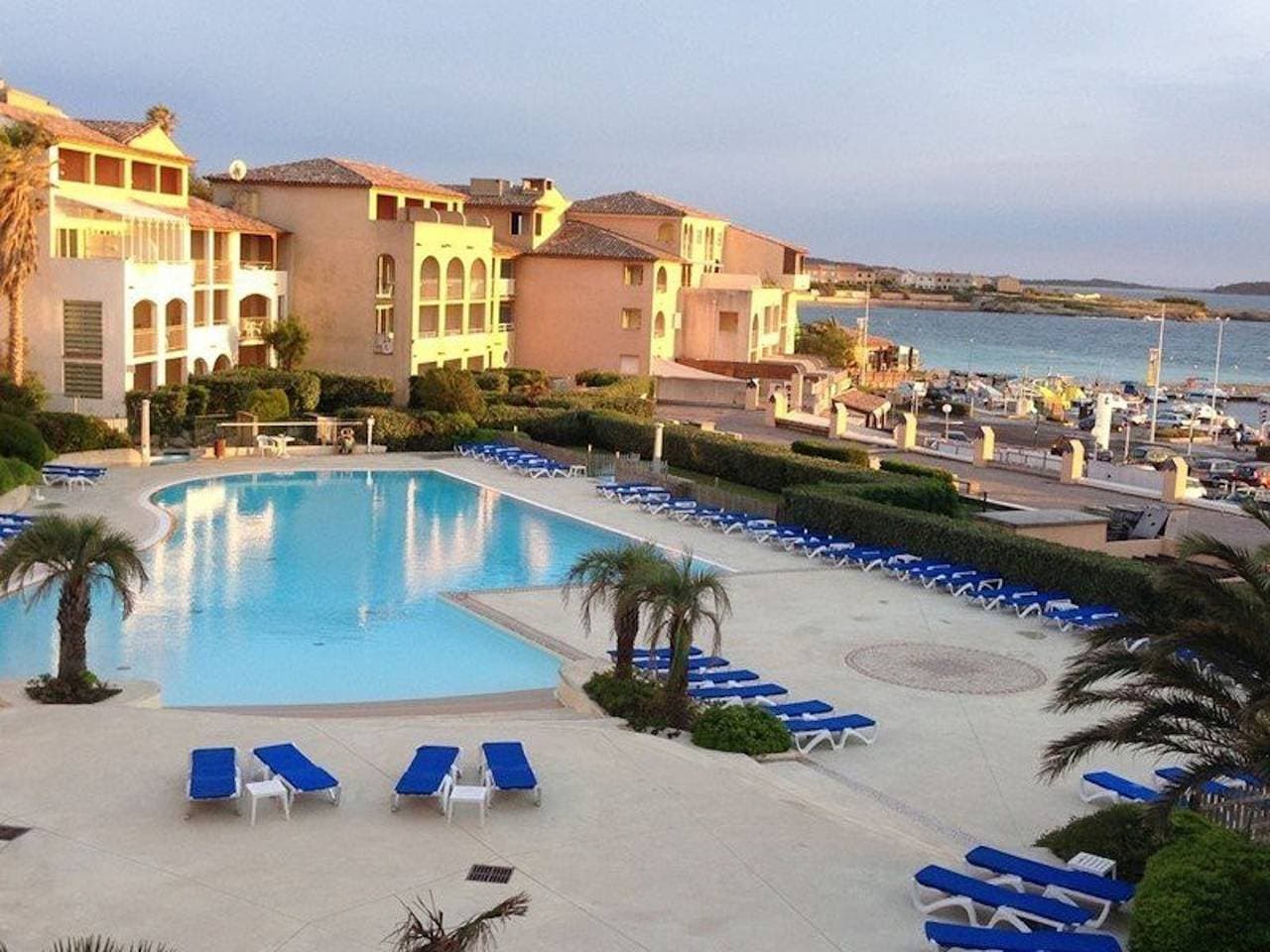 Foto 5 von 58: Apartment mit Pool in Six-Fours-les-Plages 32 m² Meerblick