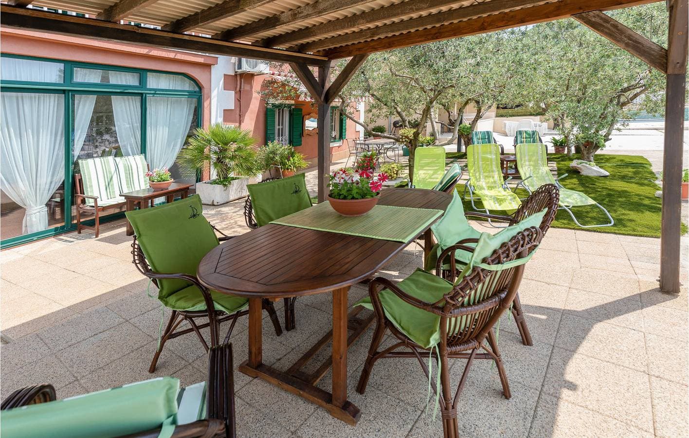 Foto 12 von 43: Charmantes 1-Zimmer-Apartment mit Terrasse, WLAN, 100 m vom Strand entfernt