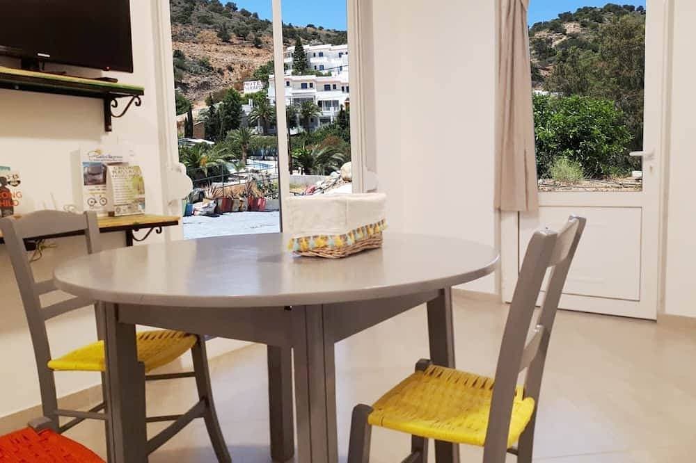 Spacious apartment with mountain views, large garden and terrace. Ideal location 1