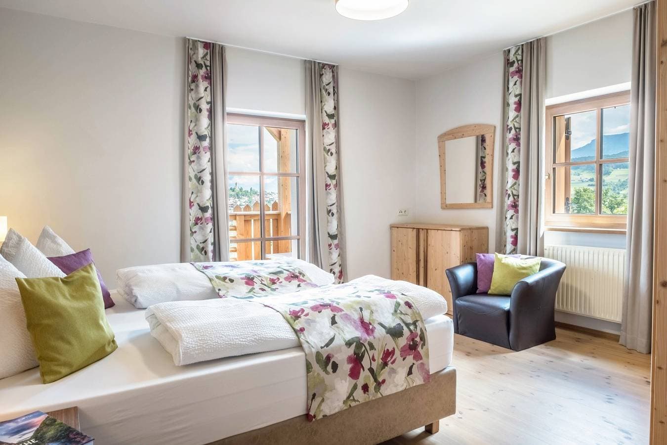 Foto 5 von 41: Ferienwohnung "Schlosshof Rotkäppchen" mit Bergblick, Privatem Garten und WLAN