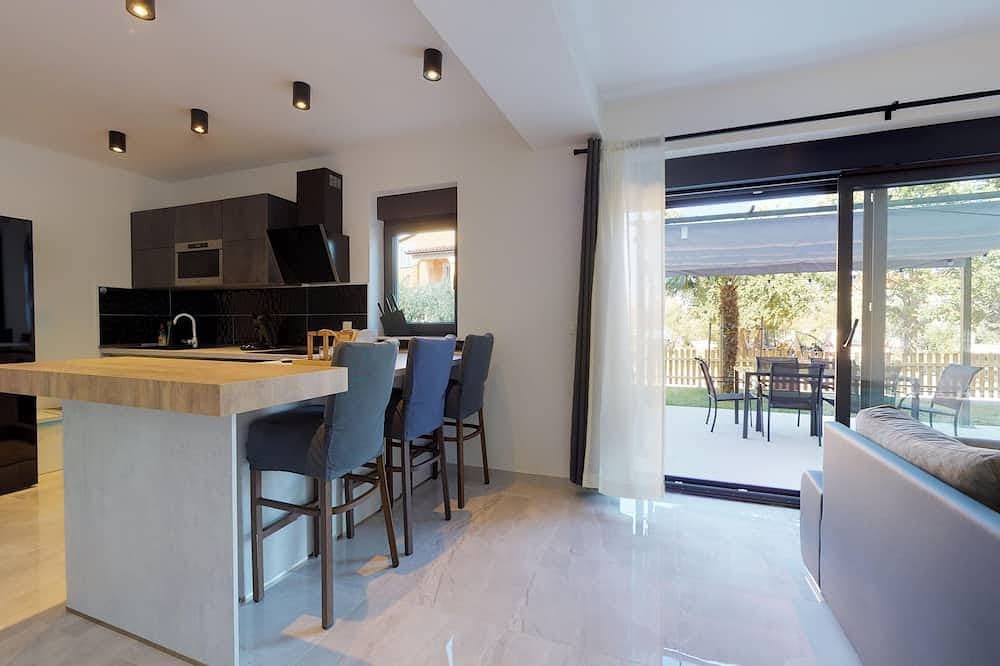 2 Bed House - Sleeps 4 - Garden - Parking - Wifi 1