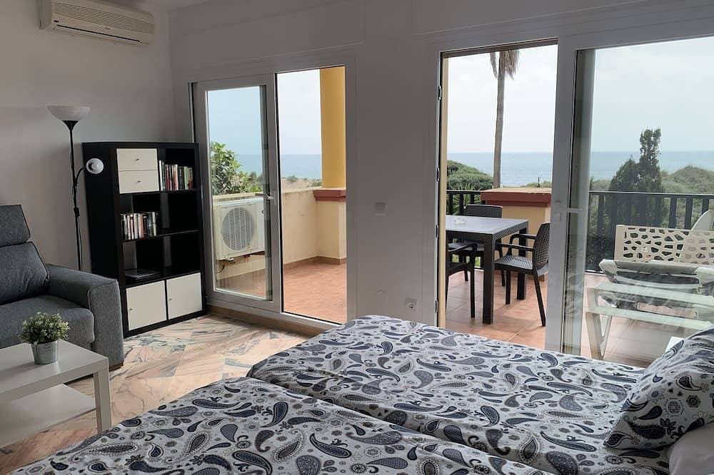 Foto 3 von 16: Apartment 817 on the beachfront with sea views