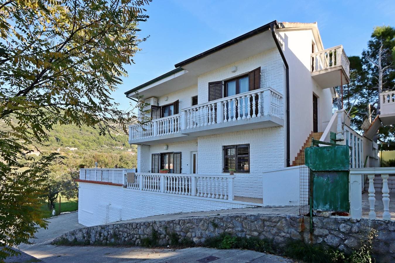 Foto 2 von 23: 2-Zimmer-Ferienwohnung mit Balkon Banjol, Rab A-16082-a