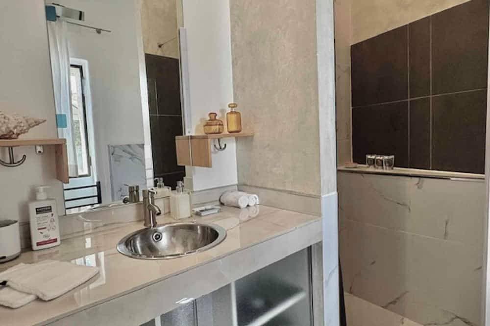 Foto 5 von 30: Bertuli Haus Les Cerisiers 5 ***** Design 58 M2 Klimaanlage  für 2 Erwachsene