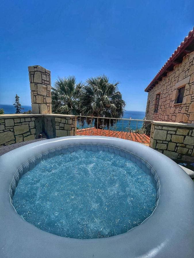 Elouthia Residence with Sea View and Hot Tub 1
