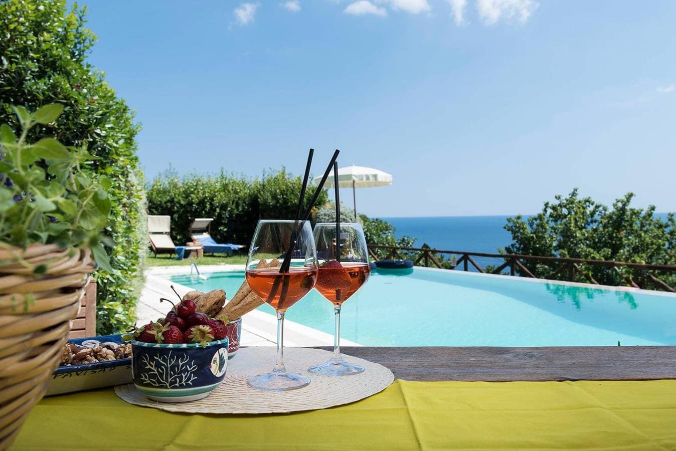 Luxuriöse Villa mit Pool und Terrasse, 1,5 km zum Strand 1