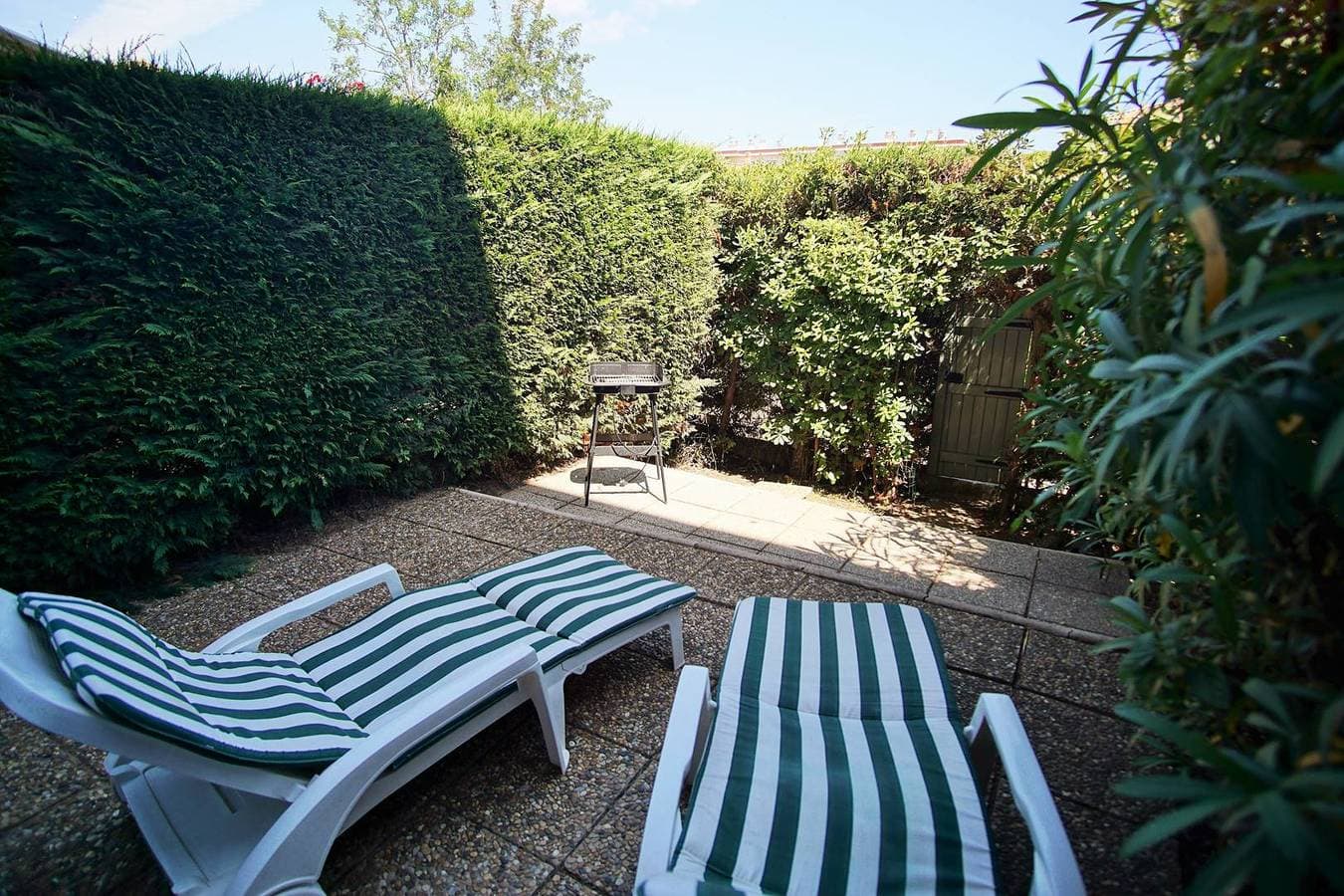 Foto 3 von 17: Residenz mit Swimmingpool und privatem Parkplatz!