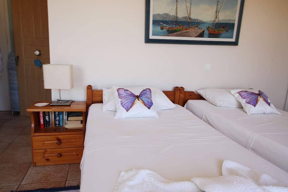 Foto 12 von 30: Mandola Studios Beachside - Skala Beach (Blue Studio)