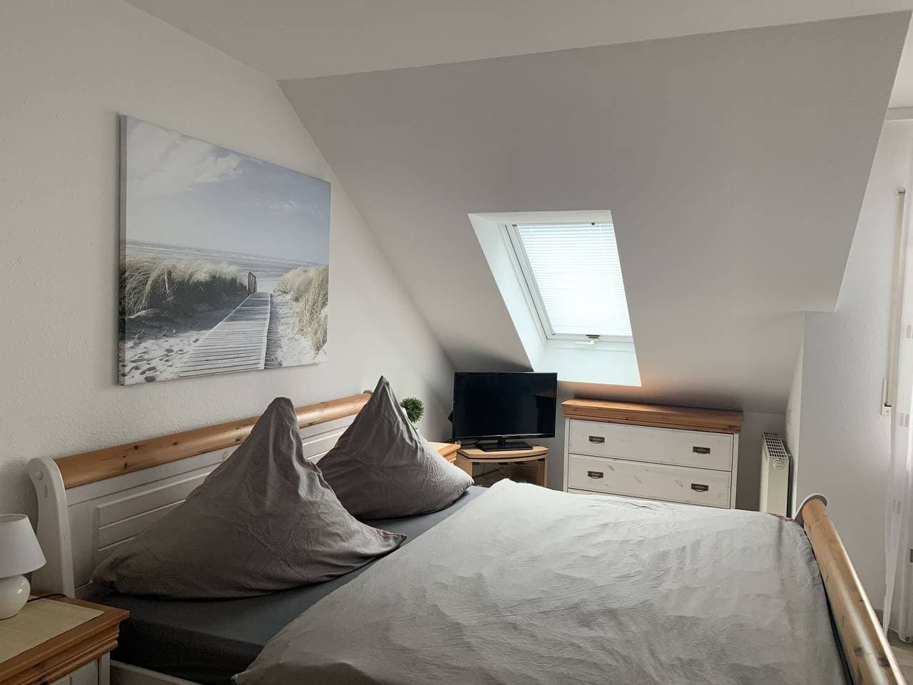Foto 9 von 17: Kleine Ferienwohnung mit Seeblick, Balkon und Wi-Fi