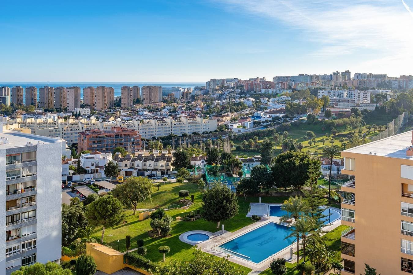 Foto 2 von 21: Apartment 'Sky Costa Del Sol' mit Gemeinschaftspool, WLAN und Klimaanlage