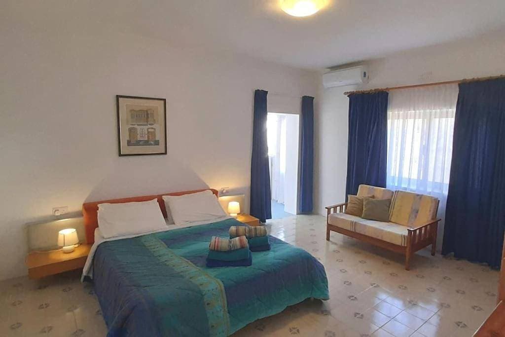 Villa Bronja Superior Airconditioned Studio apartment in Xlendi 1