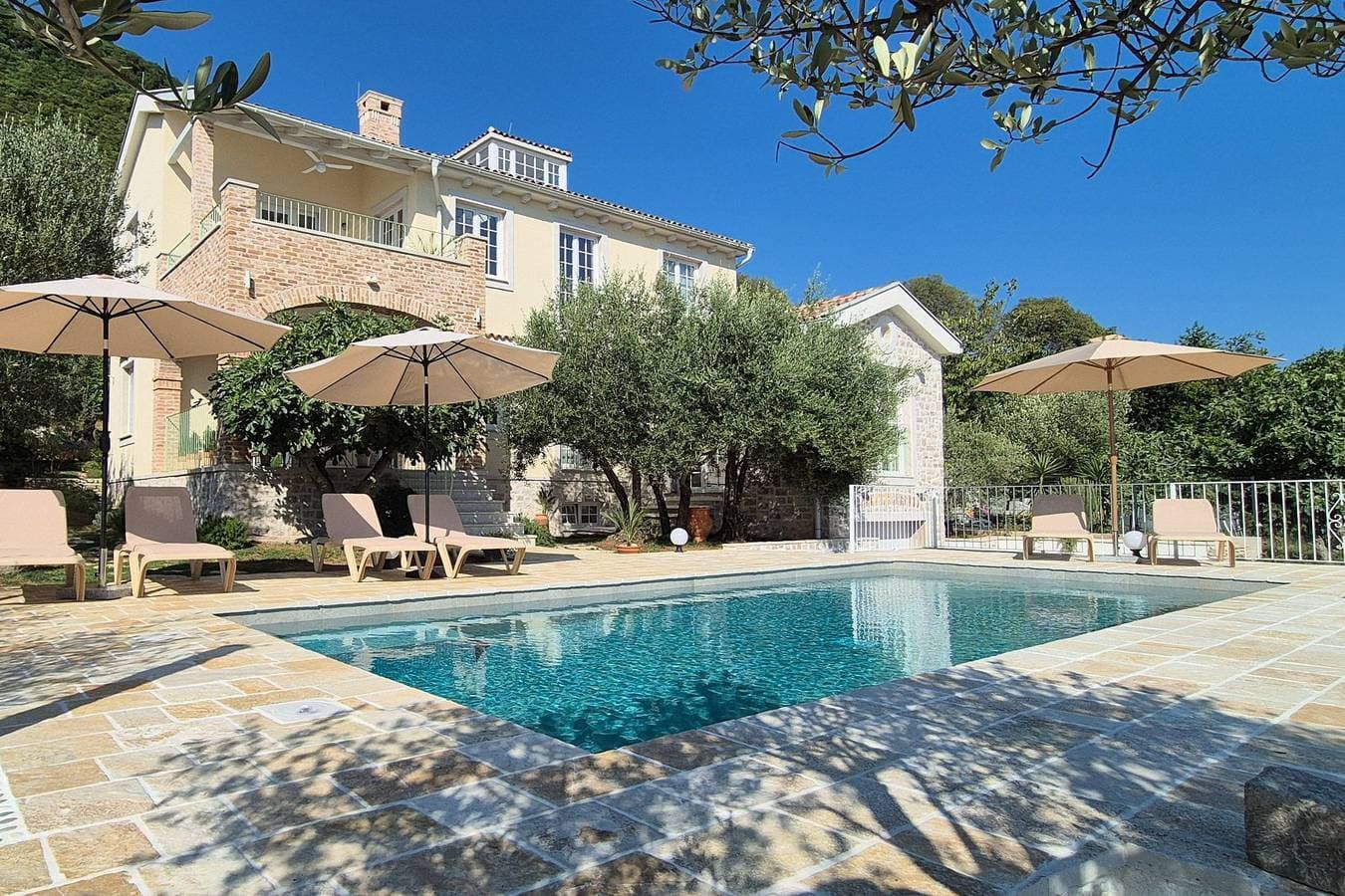 Villa 1