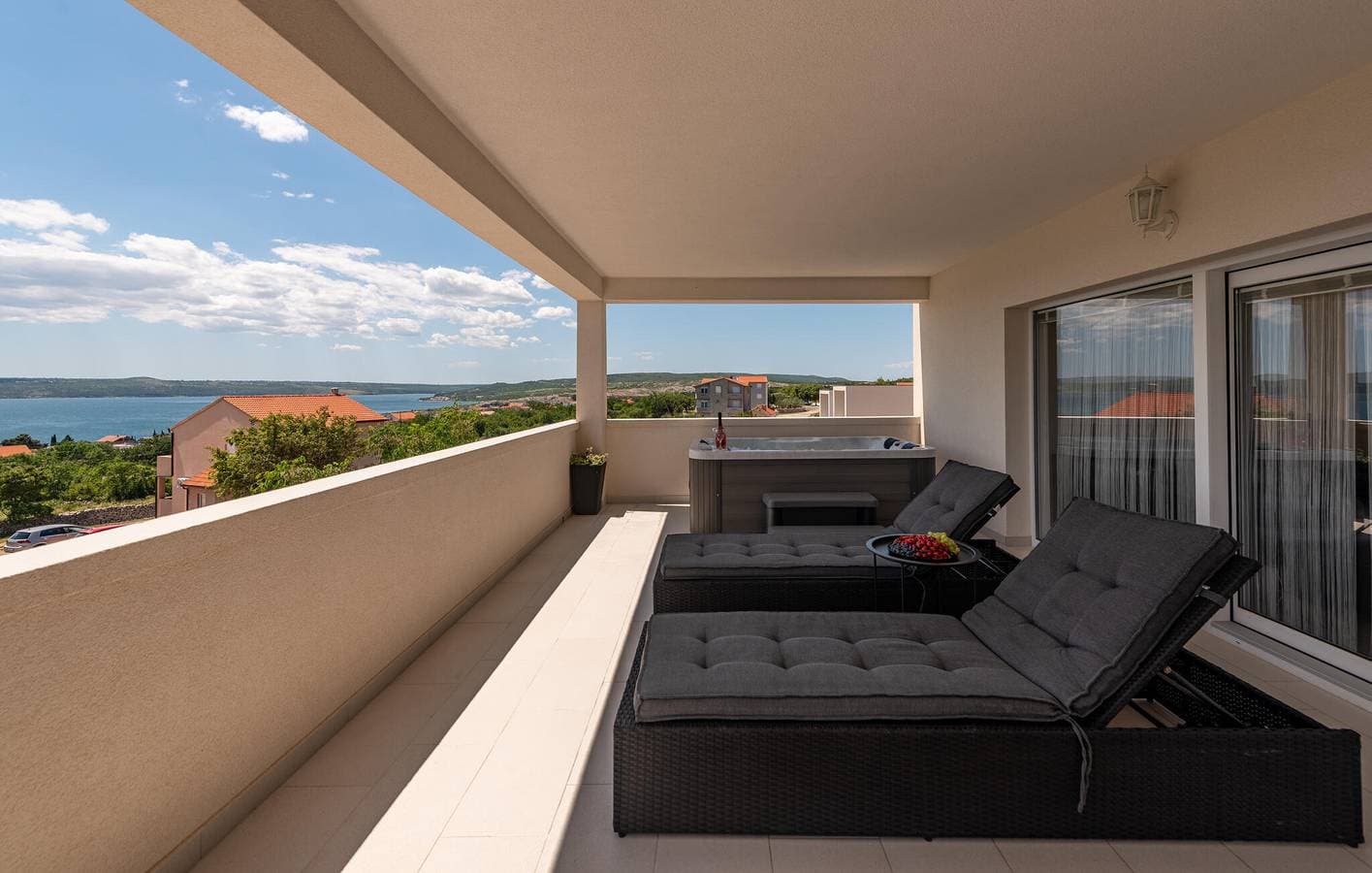 Foto 13 von 33: Nur 2,5 km von der Küste entfernt – gemütliche Ferienwohnung mit Pool und Terrasse
