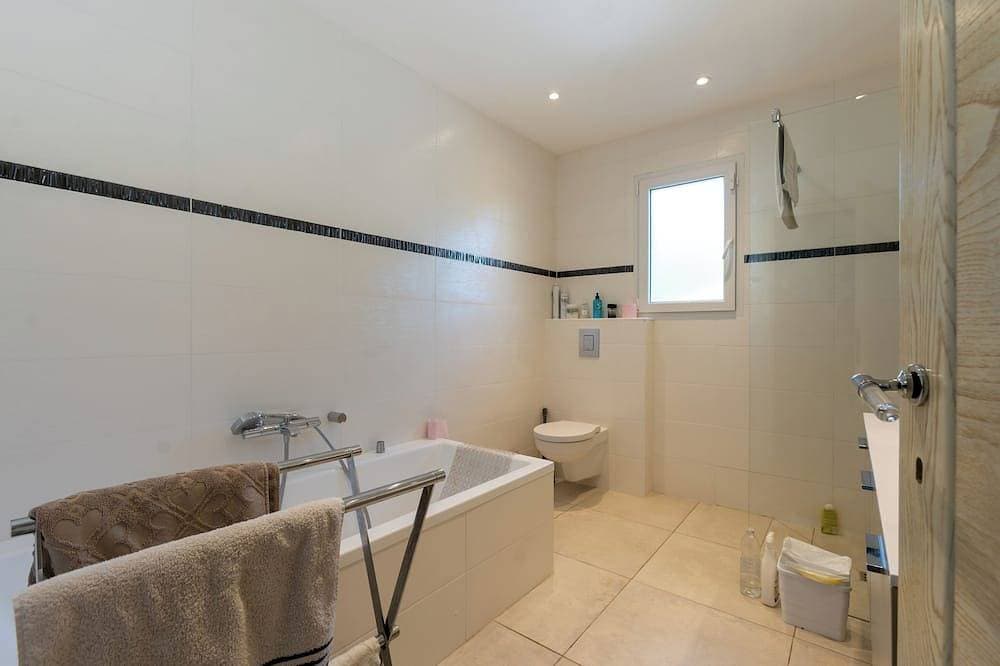 Foto 8 von 29: Neue Villa mit beheiztem Privatpool u. Panoramablick auf Meer u. Berge