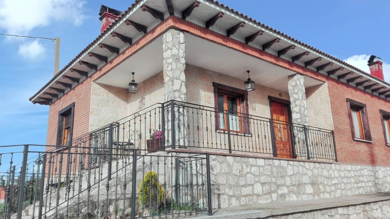 Foto 9 von 58: Familienhaus in Peral de Arlanza mit umzäuntem Garten