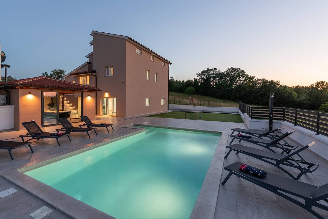Moderne Villa in Karojba mit privatem Pool.
 1