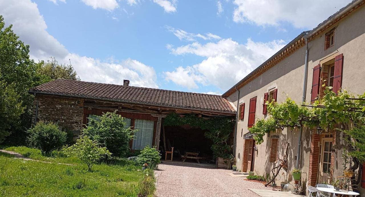 Grand gîte pour 18 personnes dans la campagne tarnaise 1