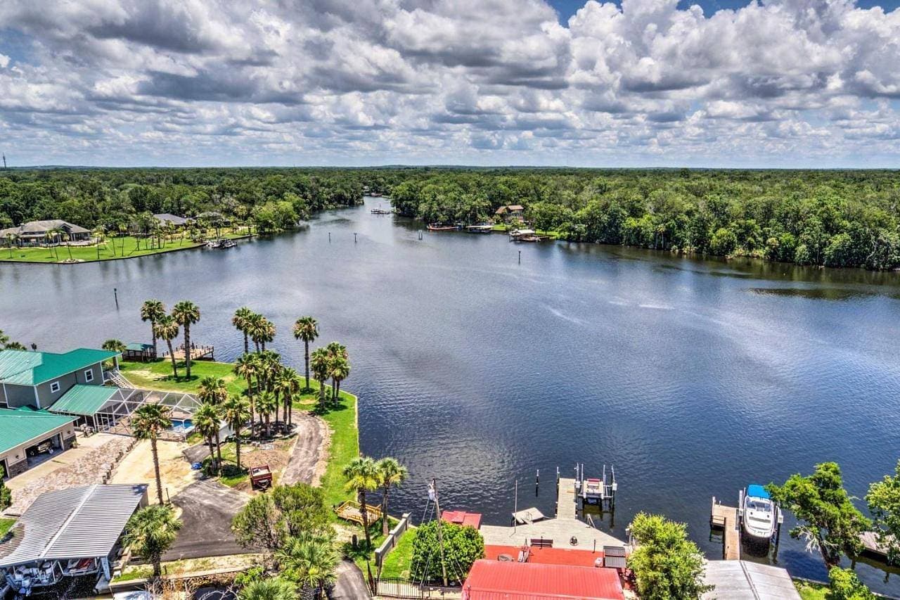 Elevated Deck! Fun-Filled Homosassa River Home 1