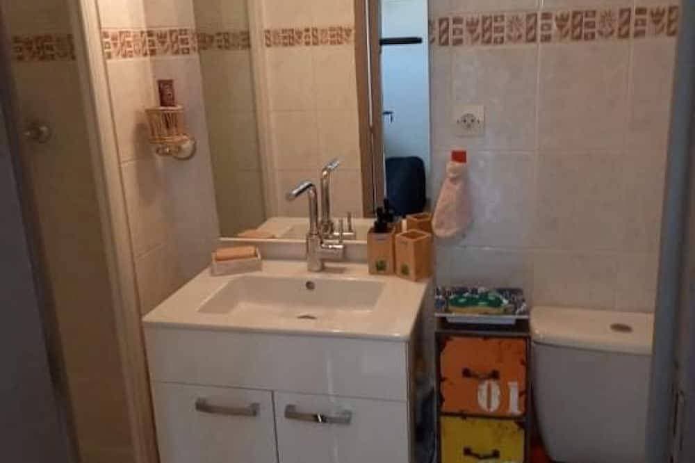 Foto 3 von 22: Comfortable air-conditioned studio in a quiet villa 15 km from Cannes