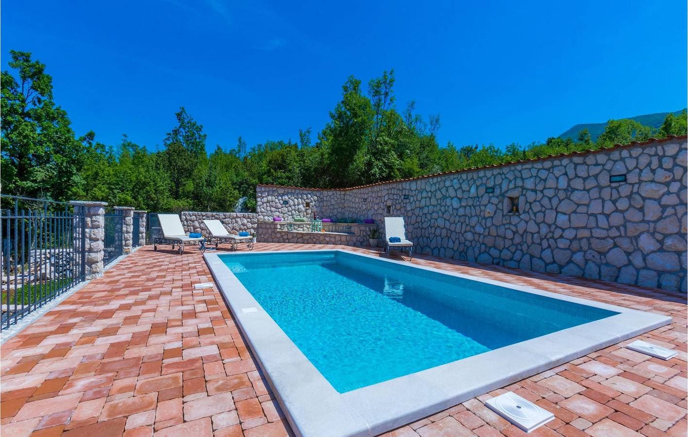 Foto 11 von 52: Geräumige 2-Zimmer-Wohnung mit beheiztem Pool und Annehmlichkeiten für einen perfekten Urlaub