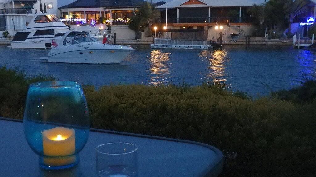 Foto 10 von 50: Mandurah Canal Ferienhaus mit eigenem Steg! Boote Krabben! Delphine!