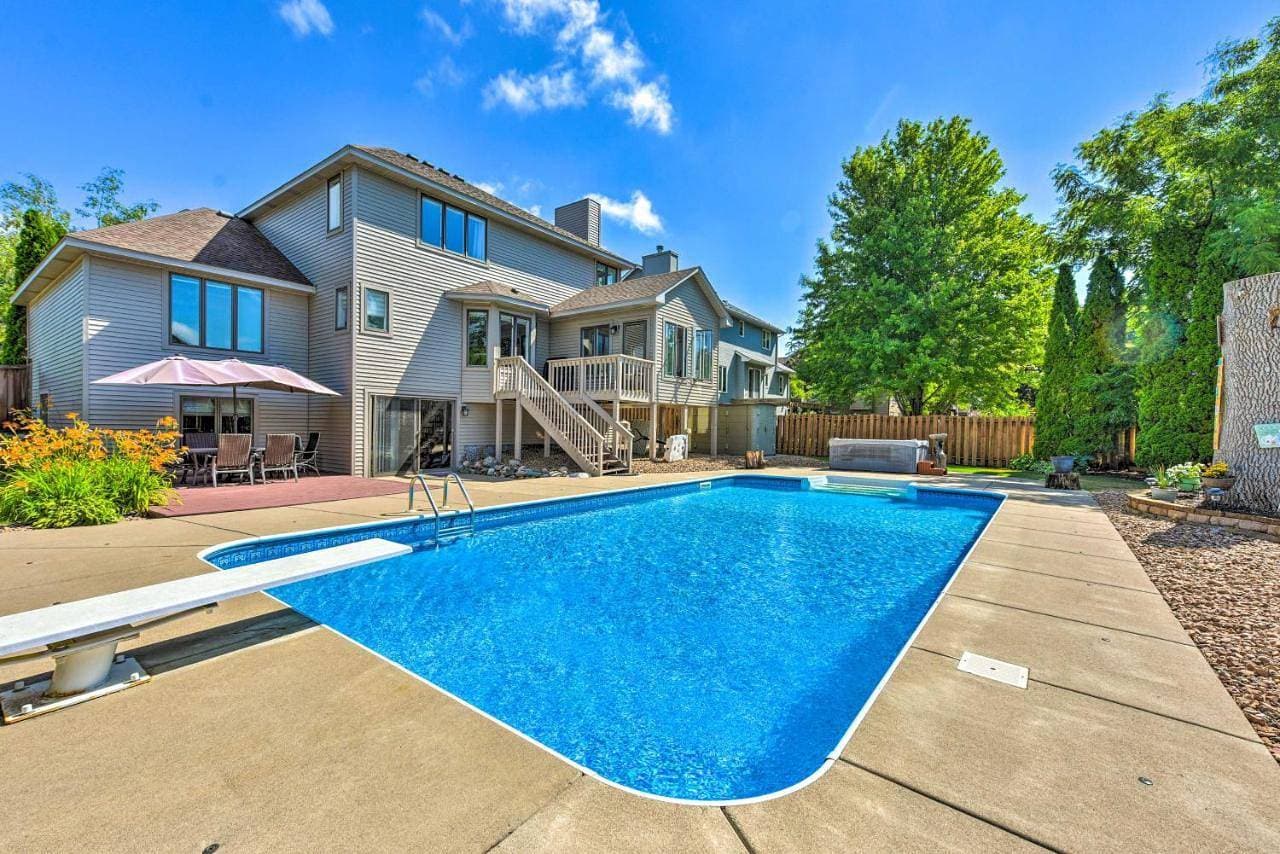 Pet-Friendly Maple Grove Gem w/ Private Yard! 1