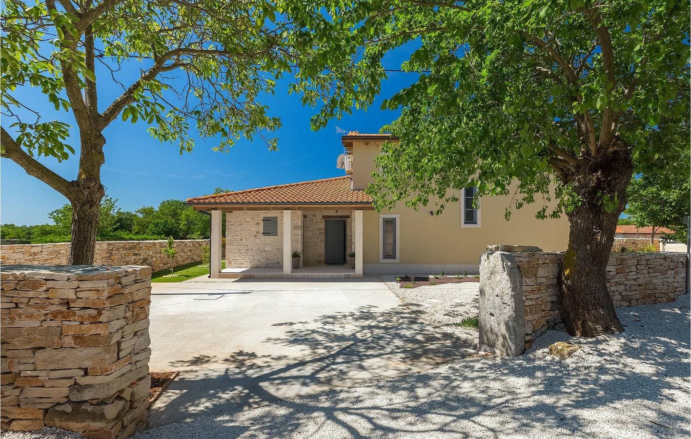 Foto 4 von 42: Charmante 2-Zimmer-Wohnung mit Pool, WLAN und Parkplatz in der Nähe des Stadtzentrums von Kanfanar
