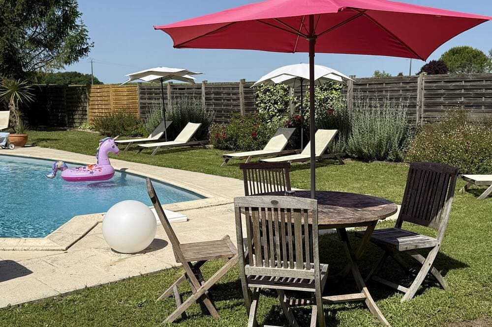 Foto 12 von 30: Ferienhaus im Stil der Charente – privater Pool