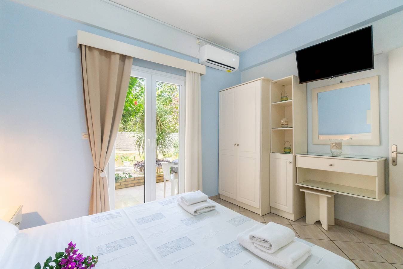 Foto 2 von 20: Ferienwohnung 'Angelina' mit Bergblick, WLAN und Klimaanlage