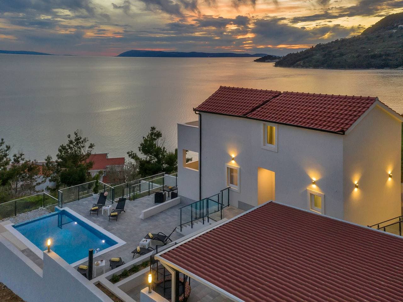 Atemberaubende Villa mit Pool 1