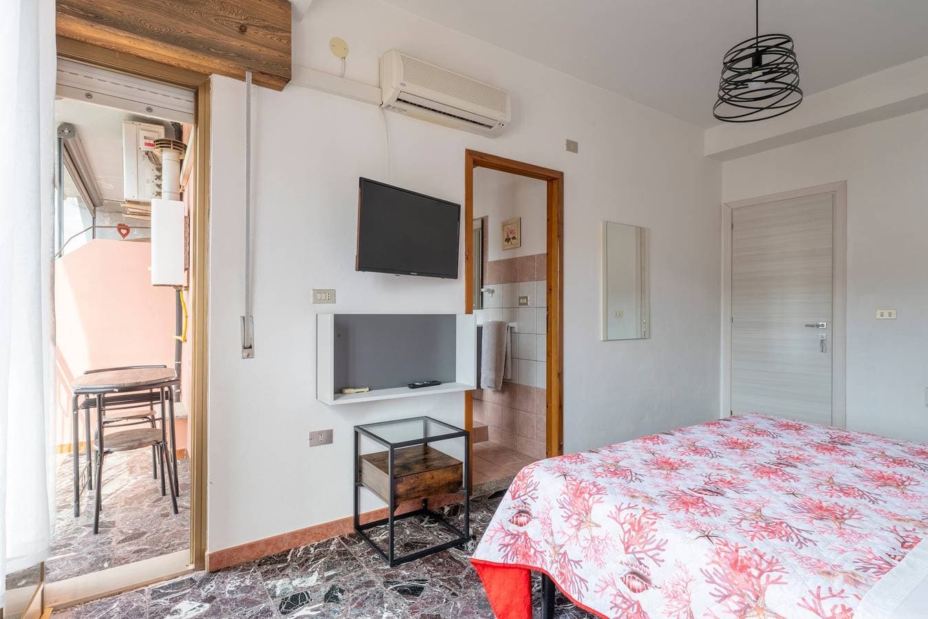 Foto 9 von 20: Zimmer 'Tramontana' mit WLAN und Klimaanlage