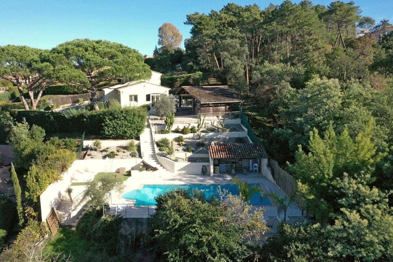 Foto 3 von 56: Villa