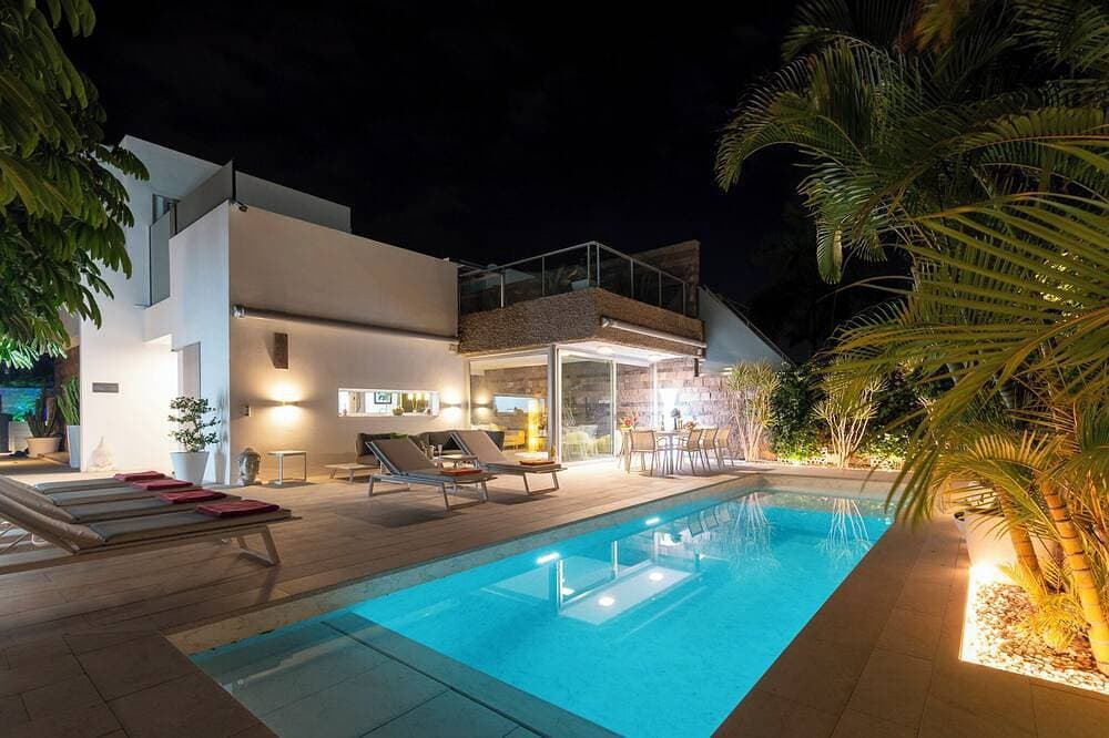 Amazing 5 Bedroom Villa in Costa Adeje 1