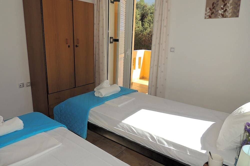 Foto 3 von 30: Schöne Villa mit 40m2 Pool mit römischer Treppe und einen Panoramablick auf das Meer