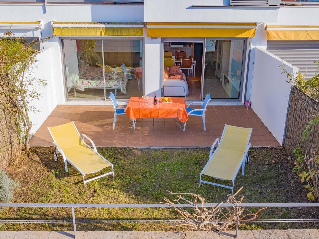 Foto 2 von 26: Moderne Ferienwohnung in Wohnanlage mit Gemeinschaftspool