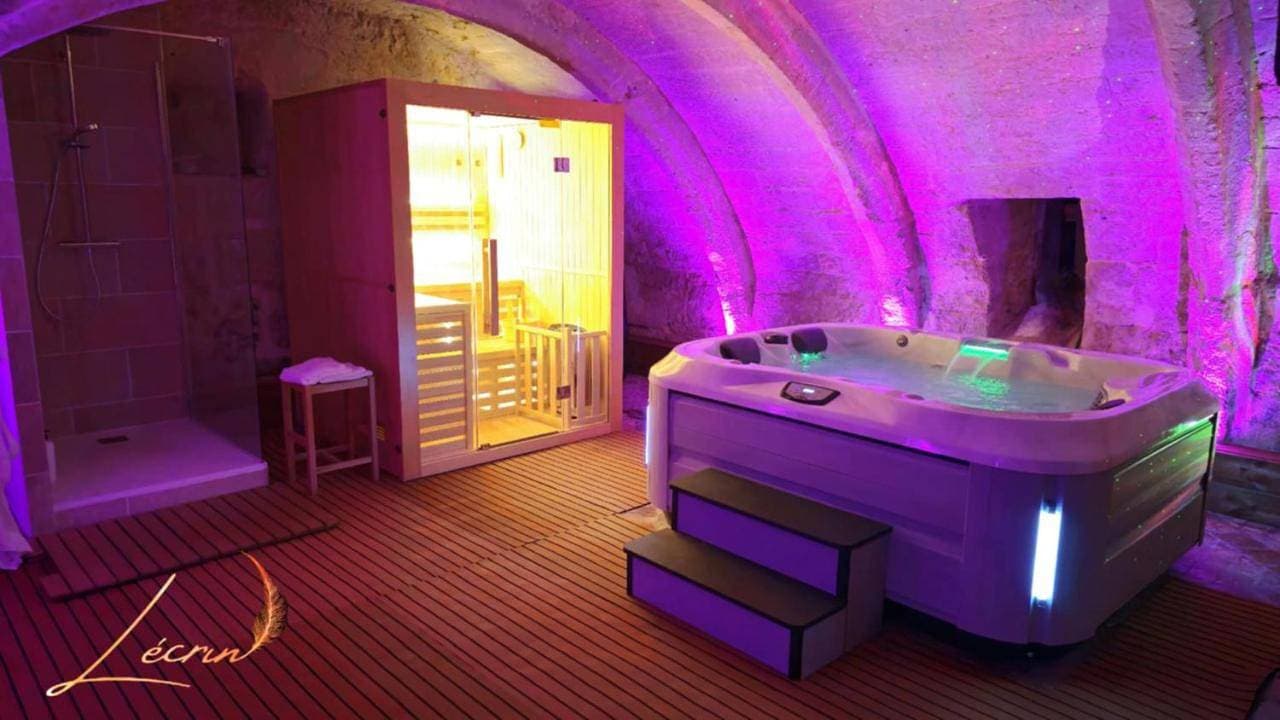 Foto 5 von 15: Double Room with Private Bathroom