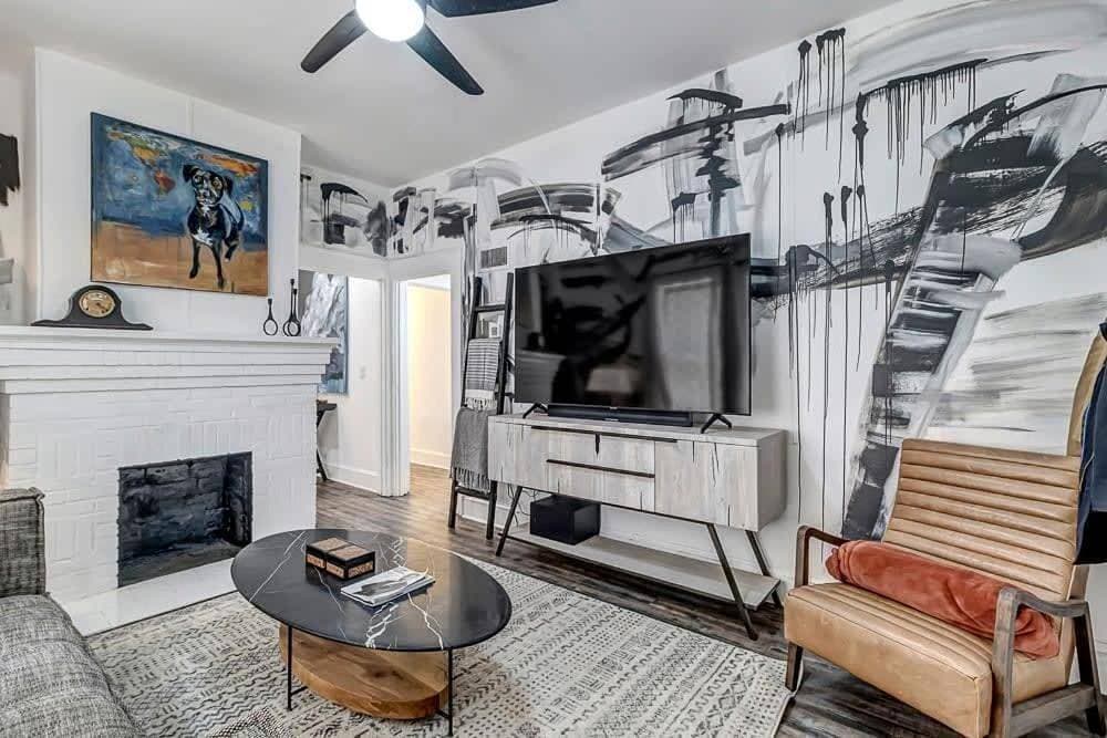 Contemporary Apartment - 5 Min To TIAA Bank Field! 1