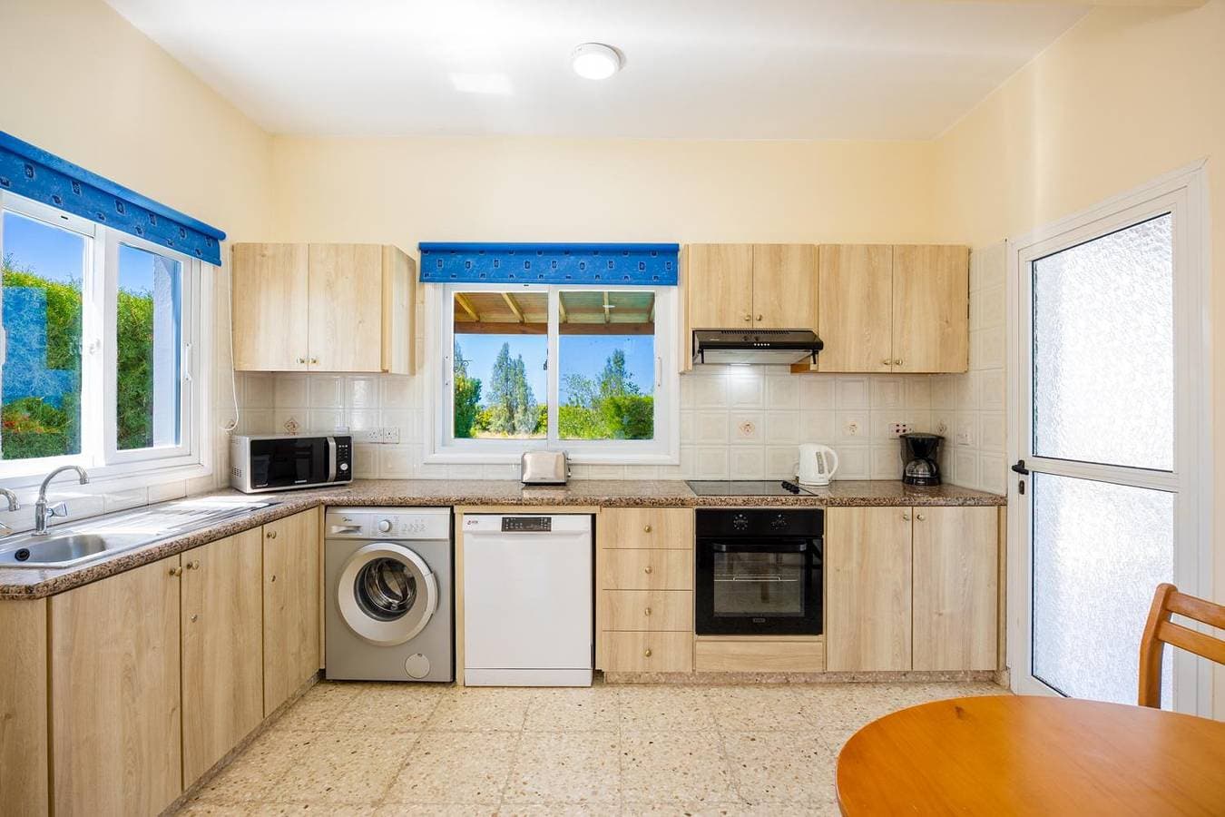 Foto 10 von 33: Villa für 4 Personen mit Balkon