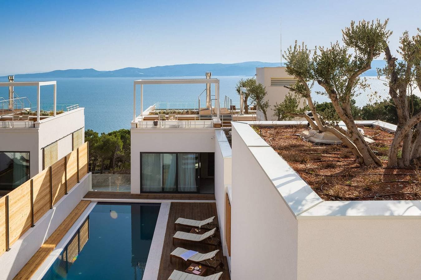 Foto 7 von 49: Hochwertig gestaltete Villa Maestral mit beheiztem Pool, Whirlpool, Wellness, Fitnessraum, Sauna, 3 Schlafzimmern und offenem Meerblick