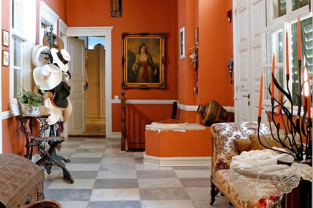 Foto 7 von 30: Seaside neoclassical property in Vaporia Ermoupoli
