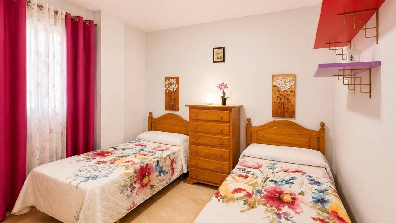 Foto 12 von 43: Two-Bedroom Apartment with Terrace and Sea View