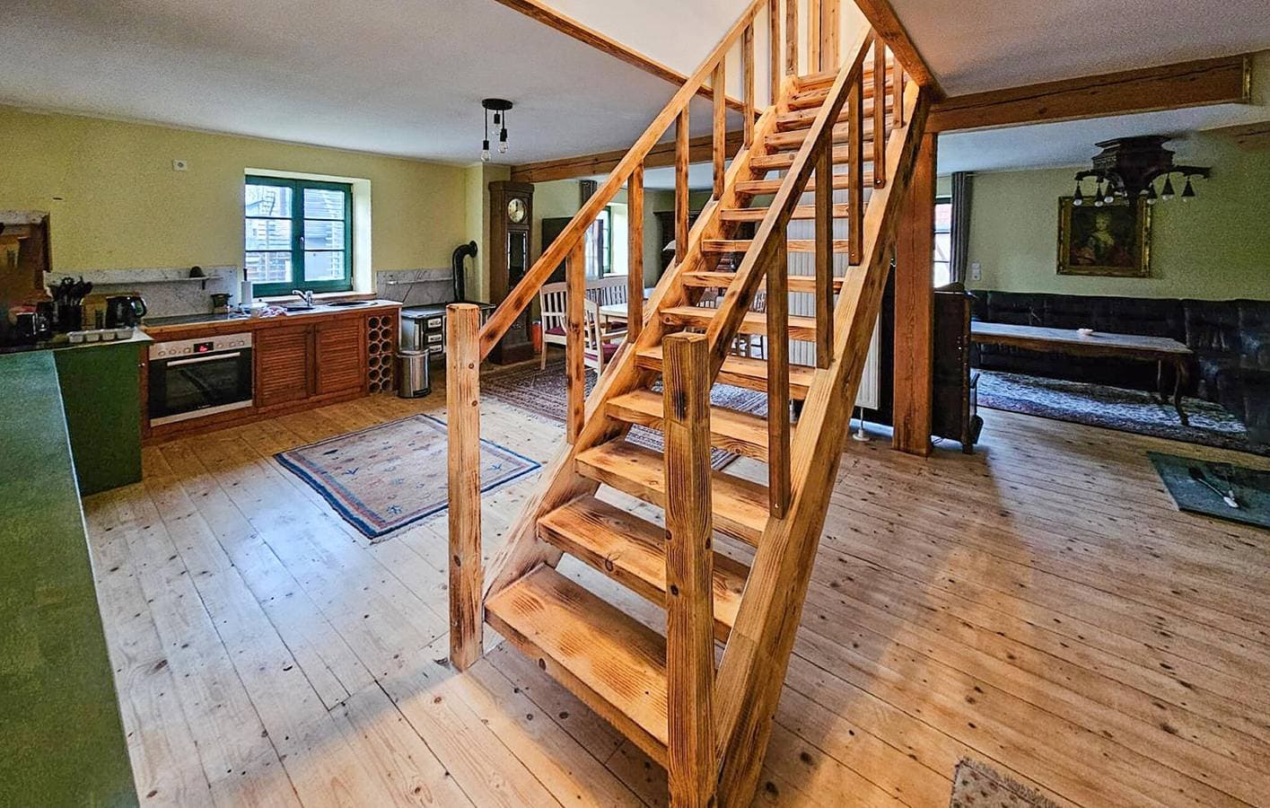 Foto 7 von 19: Geräumige 175 m² große Wohnung mit WLAN, Fernseher und Küchenausstattung